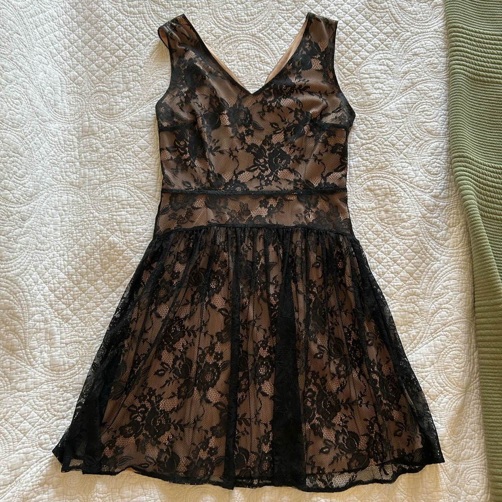 Bellatrix lace dress EUC